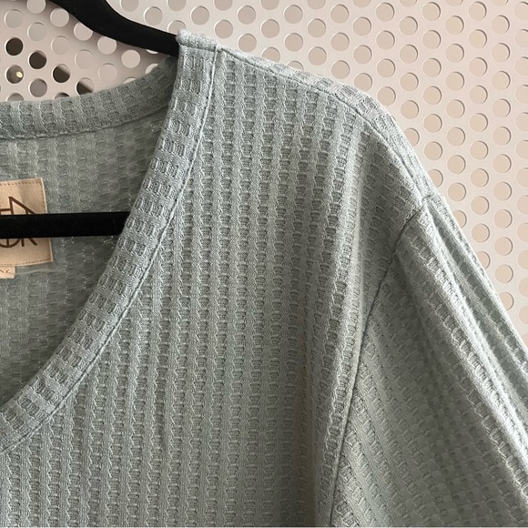 Chaser Waffle Knit Long Sleeve Vee Neck Thermal Top Size XL in Minty Blue NWT - Picture 9 of 12